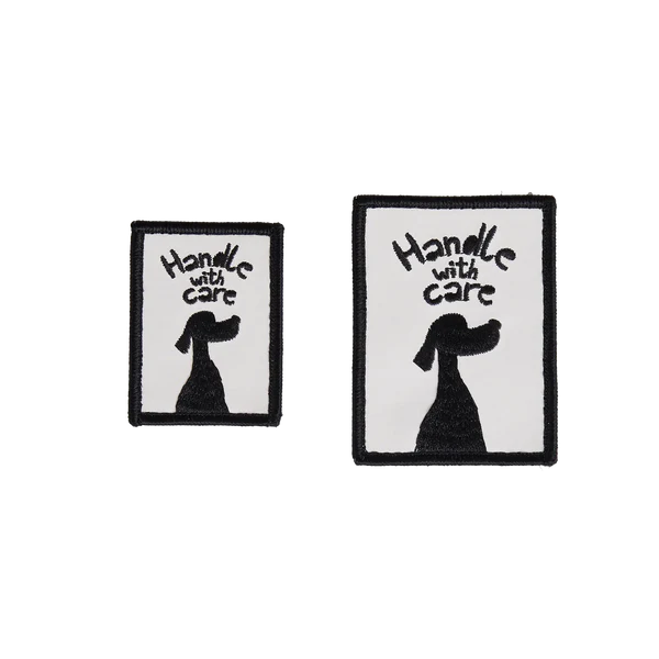 Redoggo Patch „Handle with Care“ – Extra Sichtbarkeit für sichere Spaziergänge