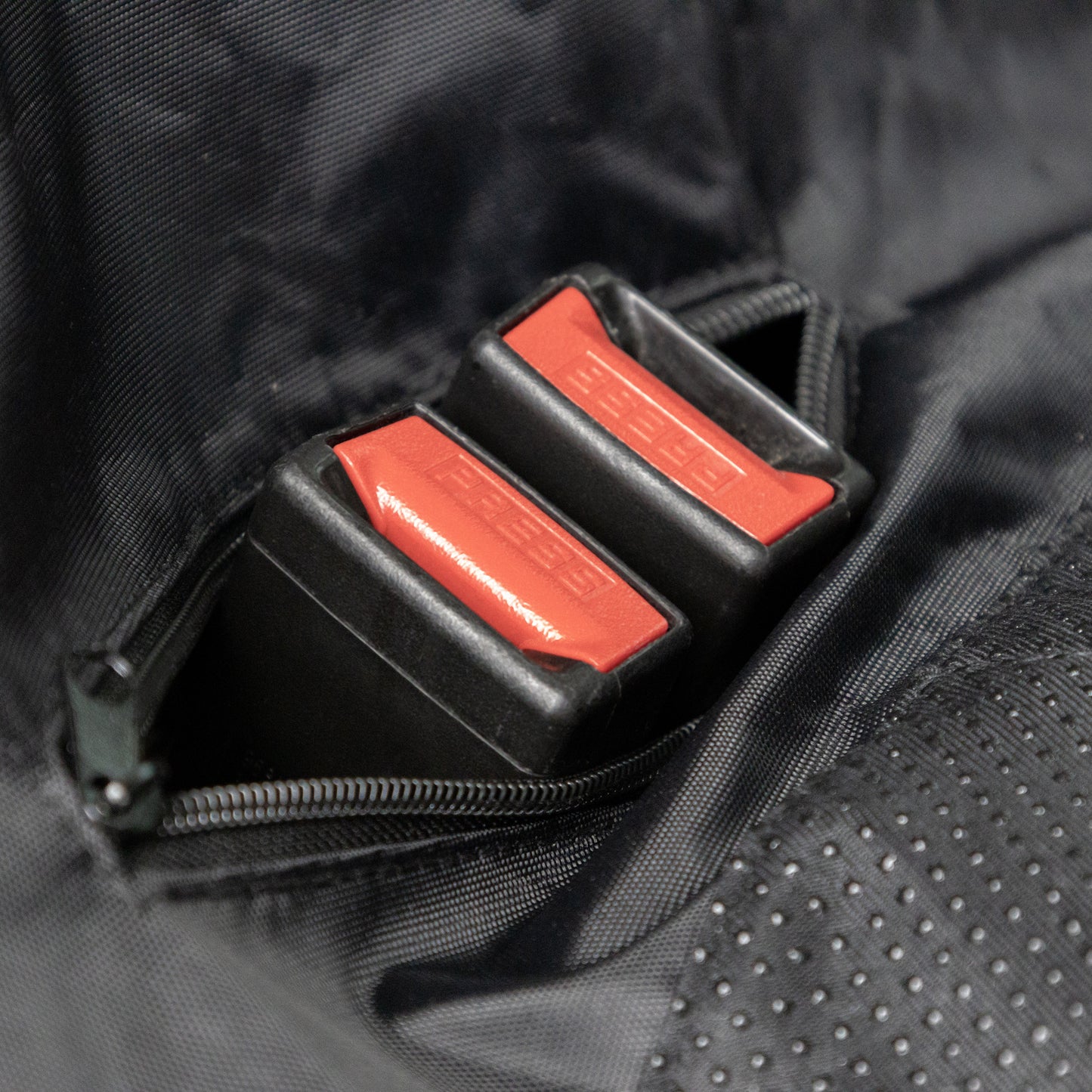 Logi Autoschondecke – Schutz & Komfort für jede Autofahrt!