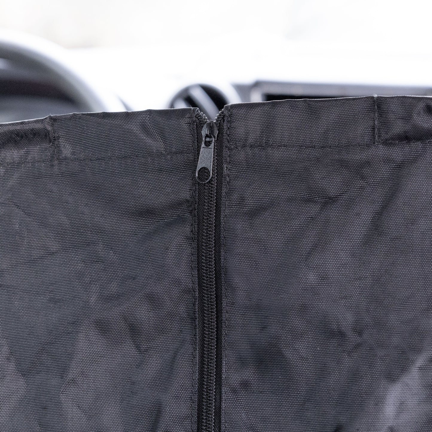 Logi Autoschondecke – Schutz & Komfort für jede Autofahrt!