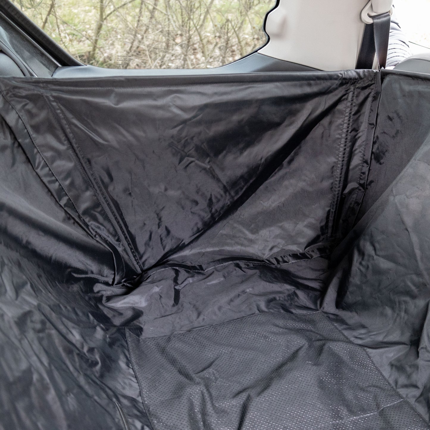 Logi Autoschondecke – Schutz & Komfort für jede Autofahrt!