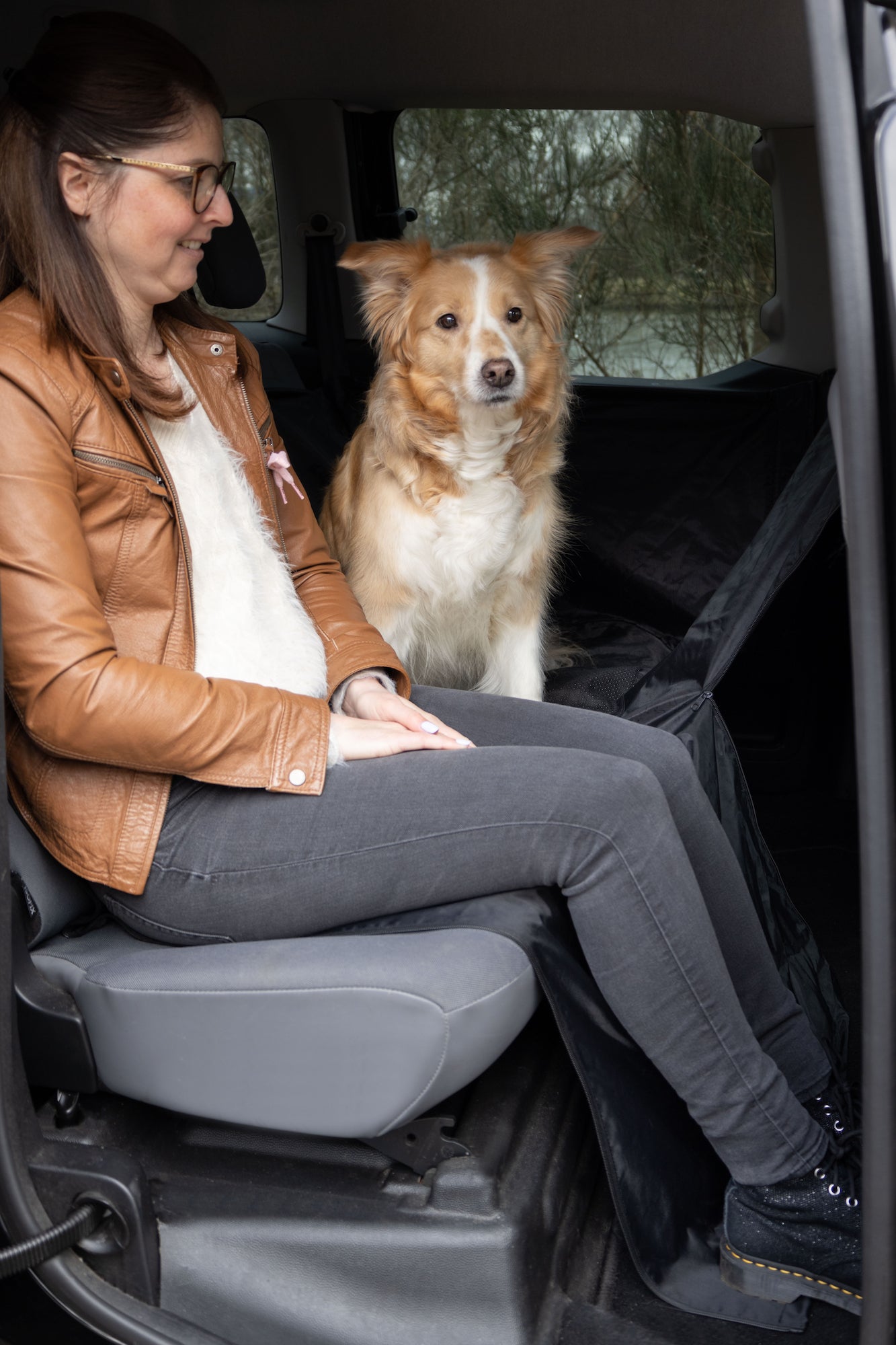 Logi Autoschondecke – Schutz & Komfort für jede Autofahrt!