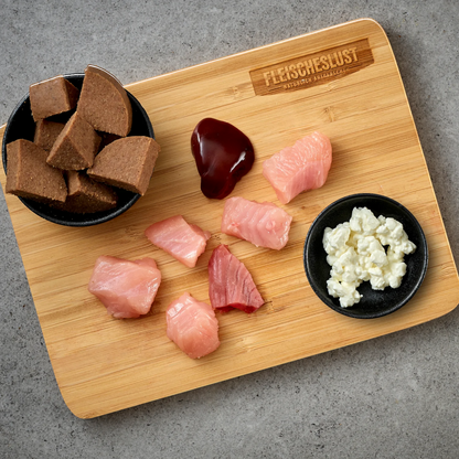Fleischeslust Dog - Meat & Treat Huhn mit körnigem Frischkäse