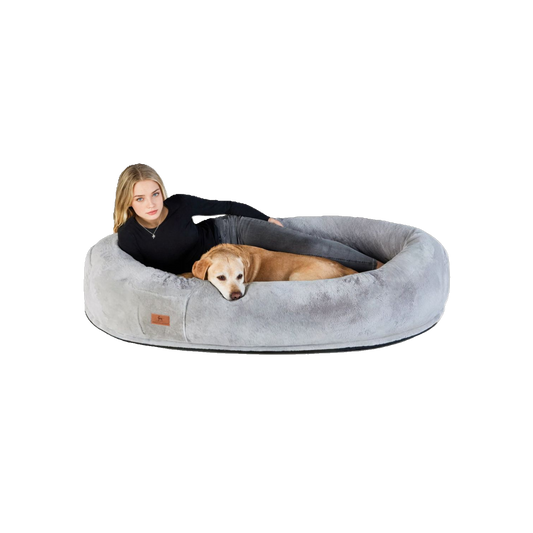 Knuffelwuff Plufi – Riesiges Hundebett für Menschen & Hunde