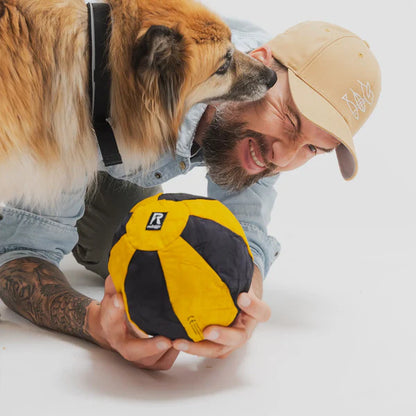 Redoggo Ball – Nachhaltiger Spielspaß, der richtig was aushält