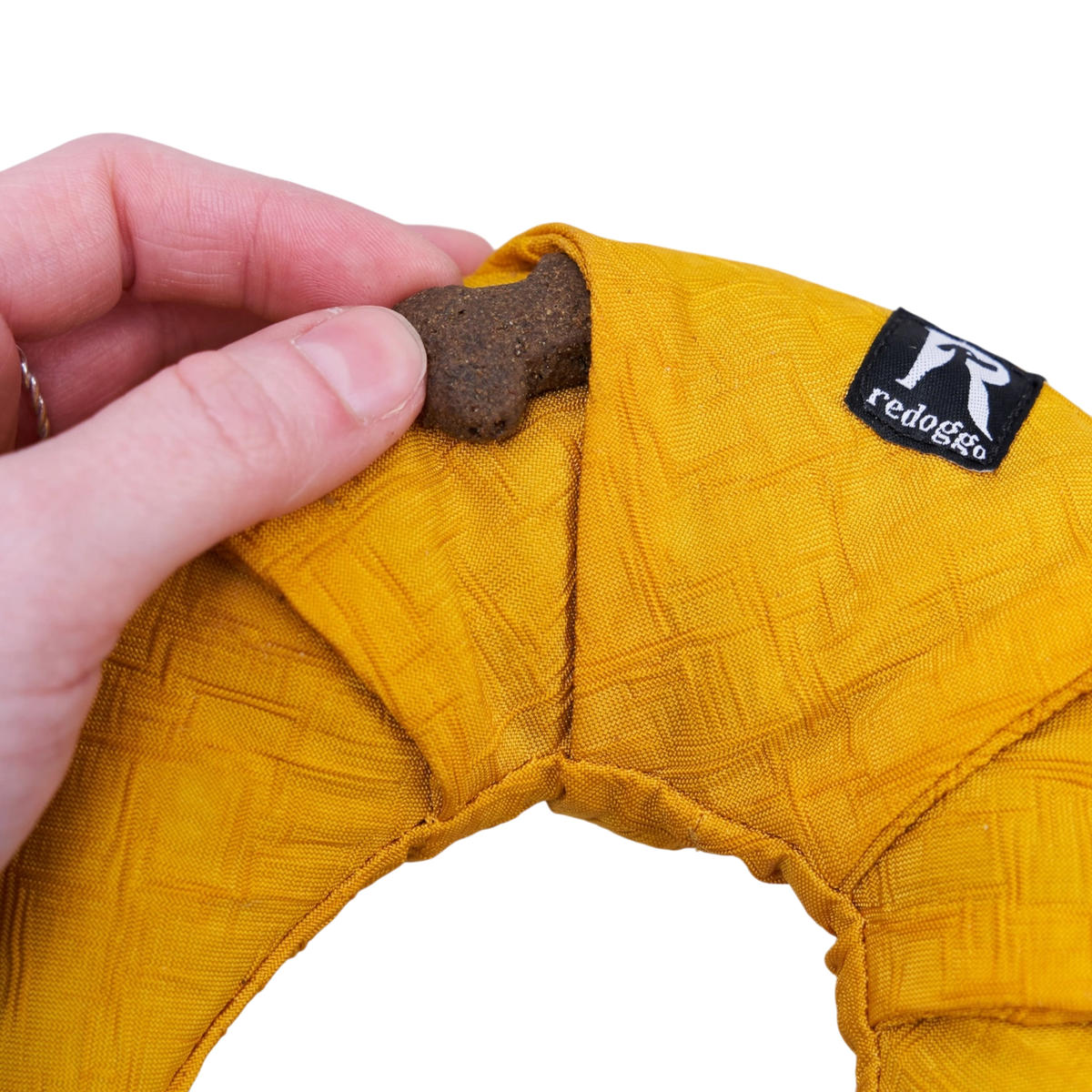 Redoggo Croissant – Interaktives Schnüffelspielzeug aus Upcycling-Material