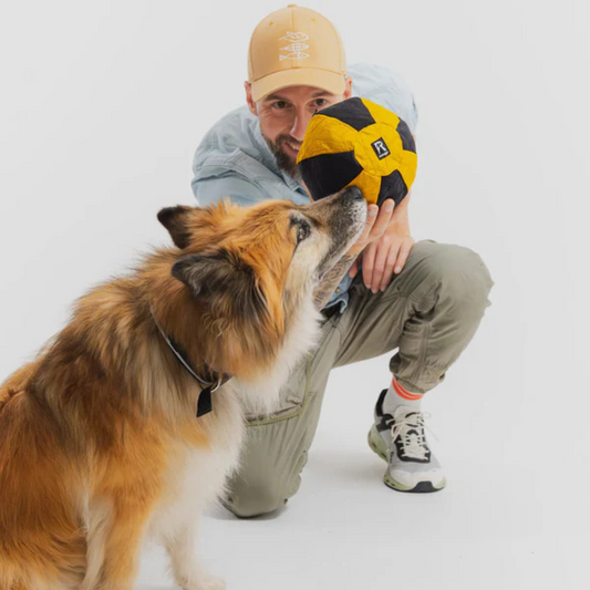 Redoggo Ball – robuster, nachhaltiger Spielball aus Airbag-Stoff