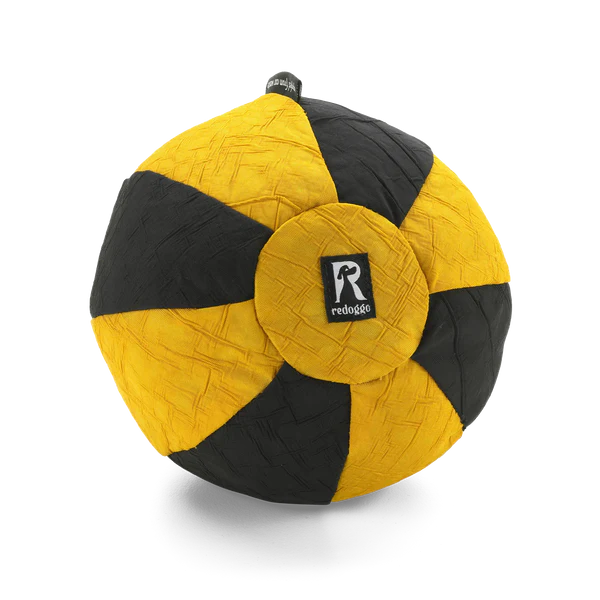 Redoggo Ball – robuster, nachhaltiger Spielball aus Airbag-Stoff