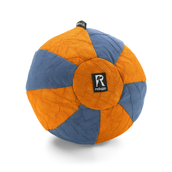 Redoggo Ball – robuster, nachhaltiger Spielball aus Airbag-Stoff